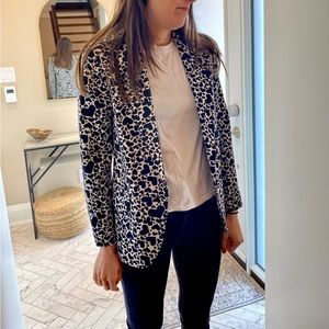 Black and white heart themed blazer, tailored to sz 6 figure. Very fun piece!